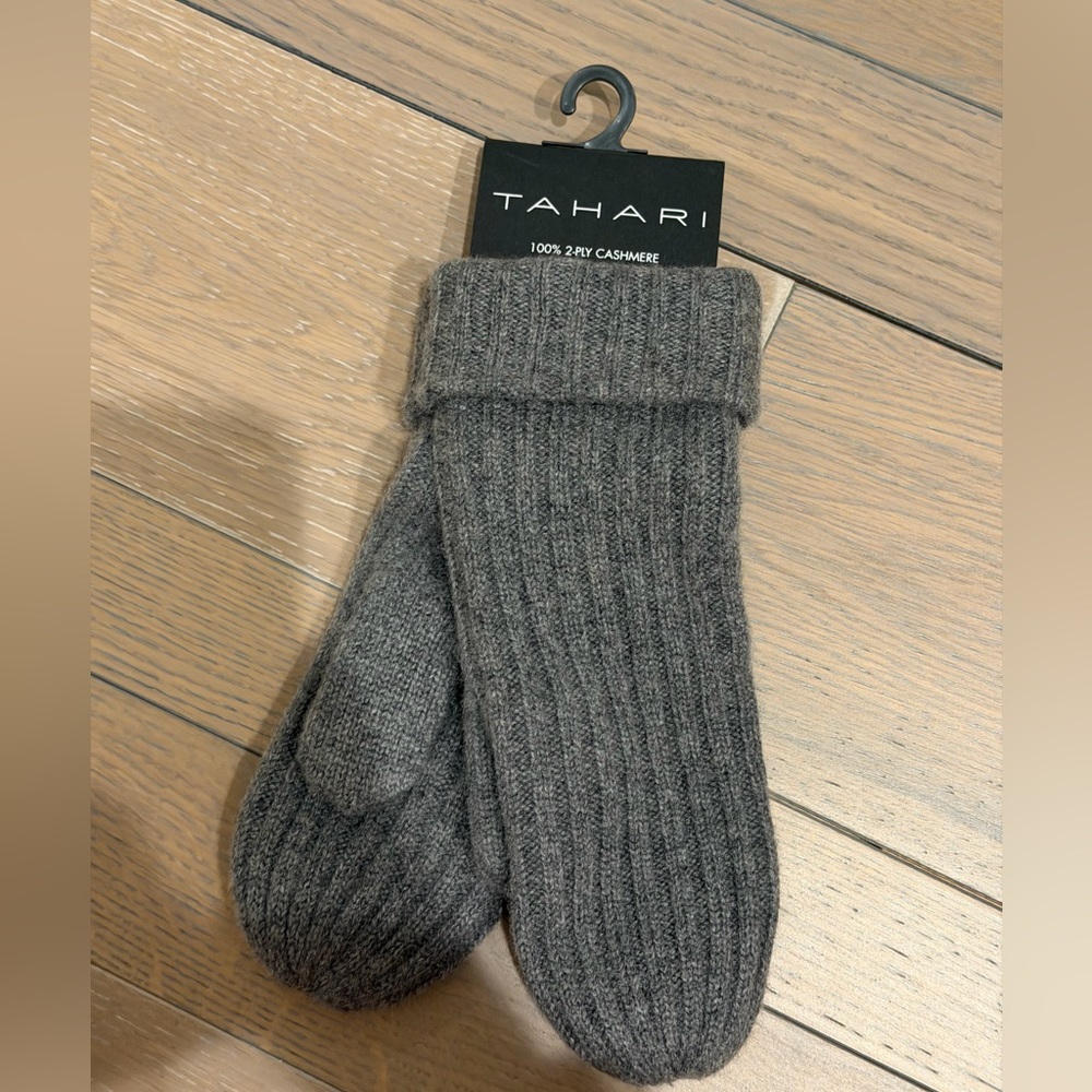 grey ribbed cashmere mittens